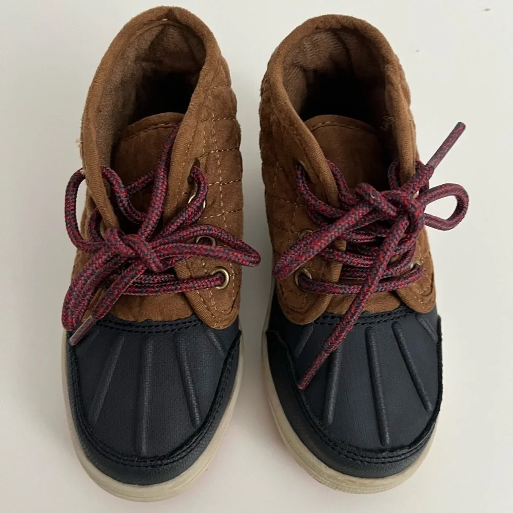 OshKosh B’gosh Kids Quilted Winter Boots Brown & Navy – Size 8